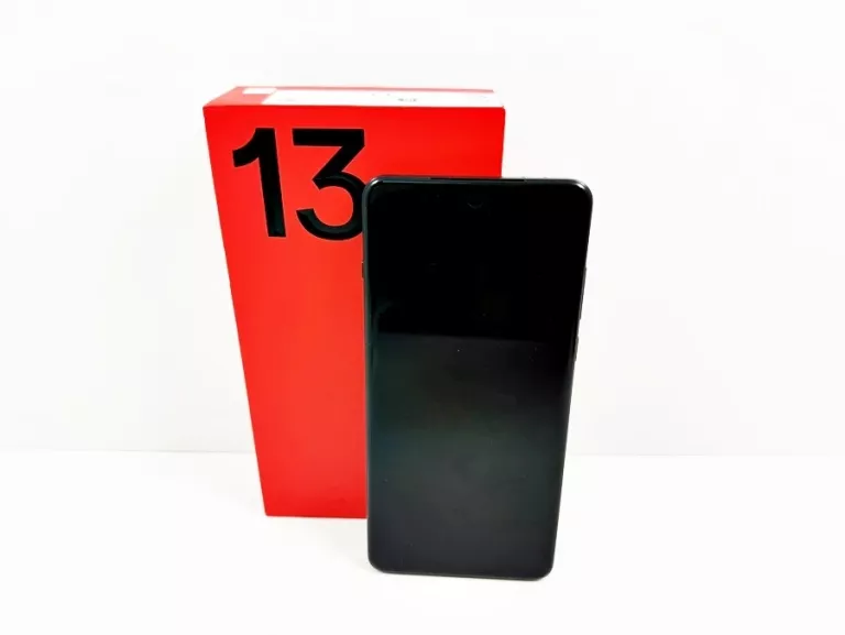 TELEFON ONEPLUS 13 12/256 GB Z PUDEKIEM