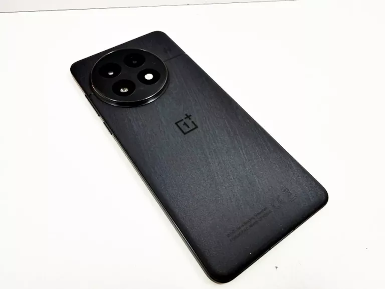 TELEFON ONEPLUS 13 12/256 GB Z PUDEKIEM