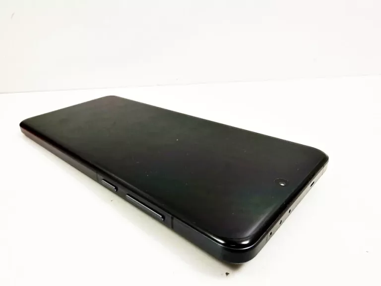 TELEFON ONEPLUS 13 12/256 GB Z PUDEKIEM