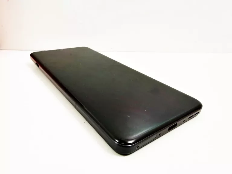 TELEFON ONEPLUS 13 12/256 GB Z PUDEKIEM