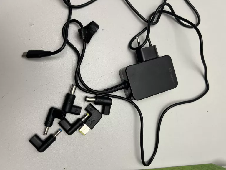 UNIWERSALNY ZASILACZ DO LAPTOPA USB-C TRACER 65W