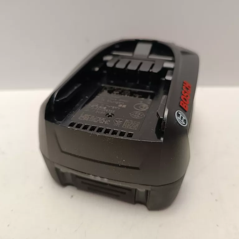 ZESTAW STARTOWY BOSCH 18 V 4,0 AH  1600A02A4U Z ŁADOWARKĄ