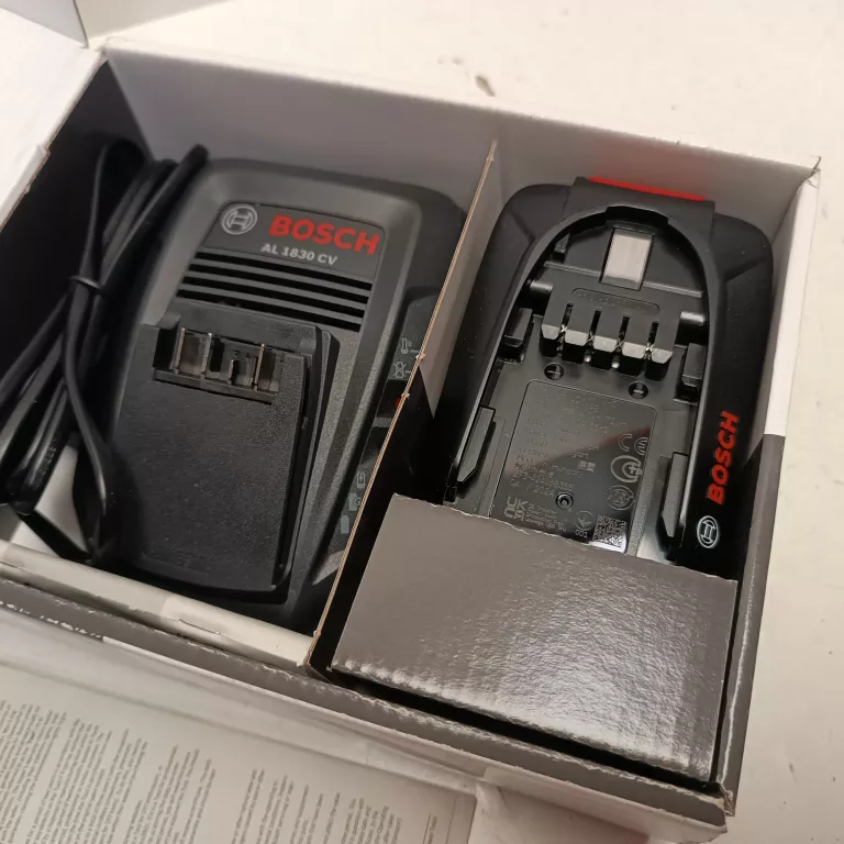 ZESTAW STARTOWY BOSCH 18 V 4,0 AH  1600A02A4U Z ŁADOWARKĄ