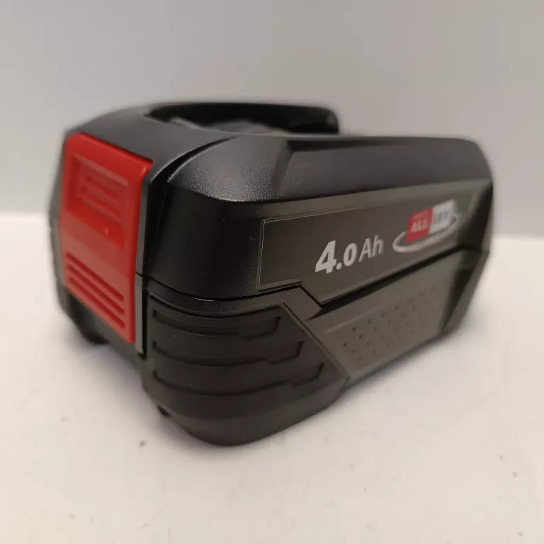 ZESTAW STARTOWY BOSCH 18 V 4,0 AH  1600A02A4U Z ŁADOWARKĄ