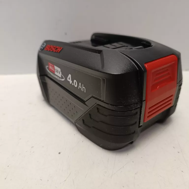 ZESTAW STARTOWY BOSCH 18 V 4,0 AH  1600A02A4U Z ŁADOWARKĄ