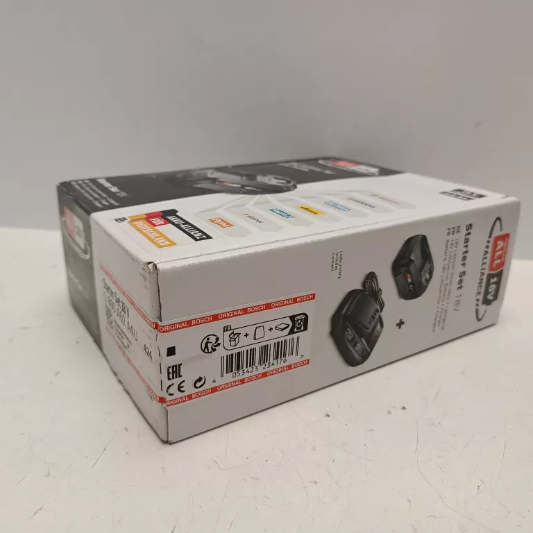 ZESTAW STARTOWY BOSCH 18 V 4,0 AH  1600A02A4U Z ŁADOWARKĄ