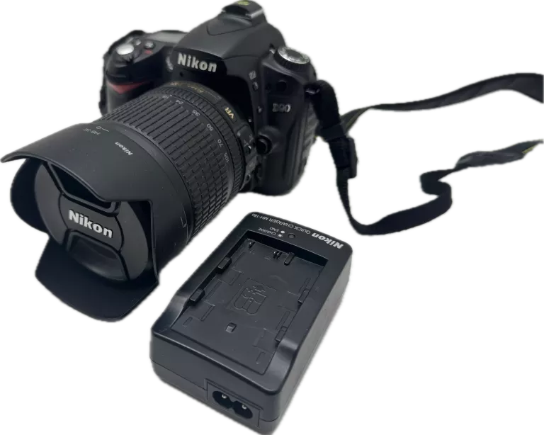 LUSTRZANKA CYFROWA NIKON D90 - OBIEKTYW 18-105MM