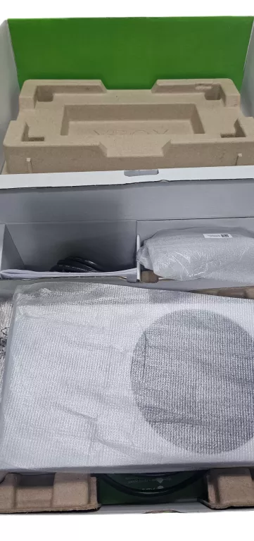 KONSOLA XBOX SERIES S 512 GB + PAD CZARNY + OKABLOWANIE + PUDEŁKO