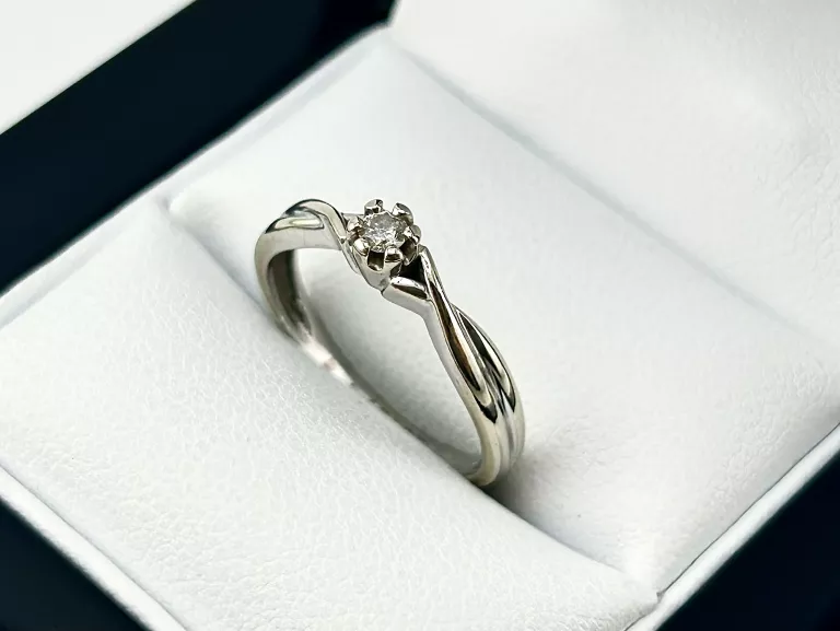 PIERŚCIONEK Z BIAŁEGO ZŁOTA Z DIAMENTEM 1,82 G PR.585 14K R.11