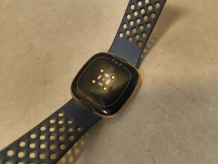 SMARTWATCH FITBIT VERSA 4