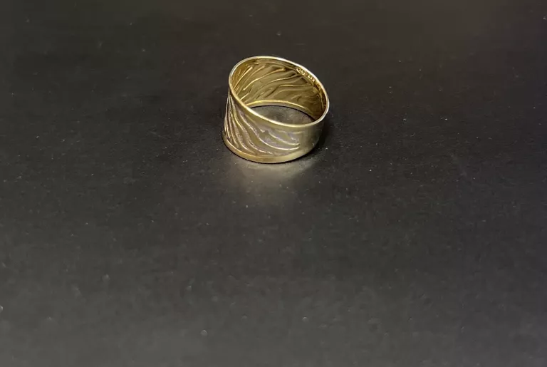 ZŁOTY  PIERŚCIONEK  P.585 1,65G  R.14