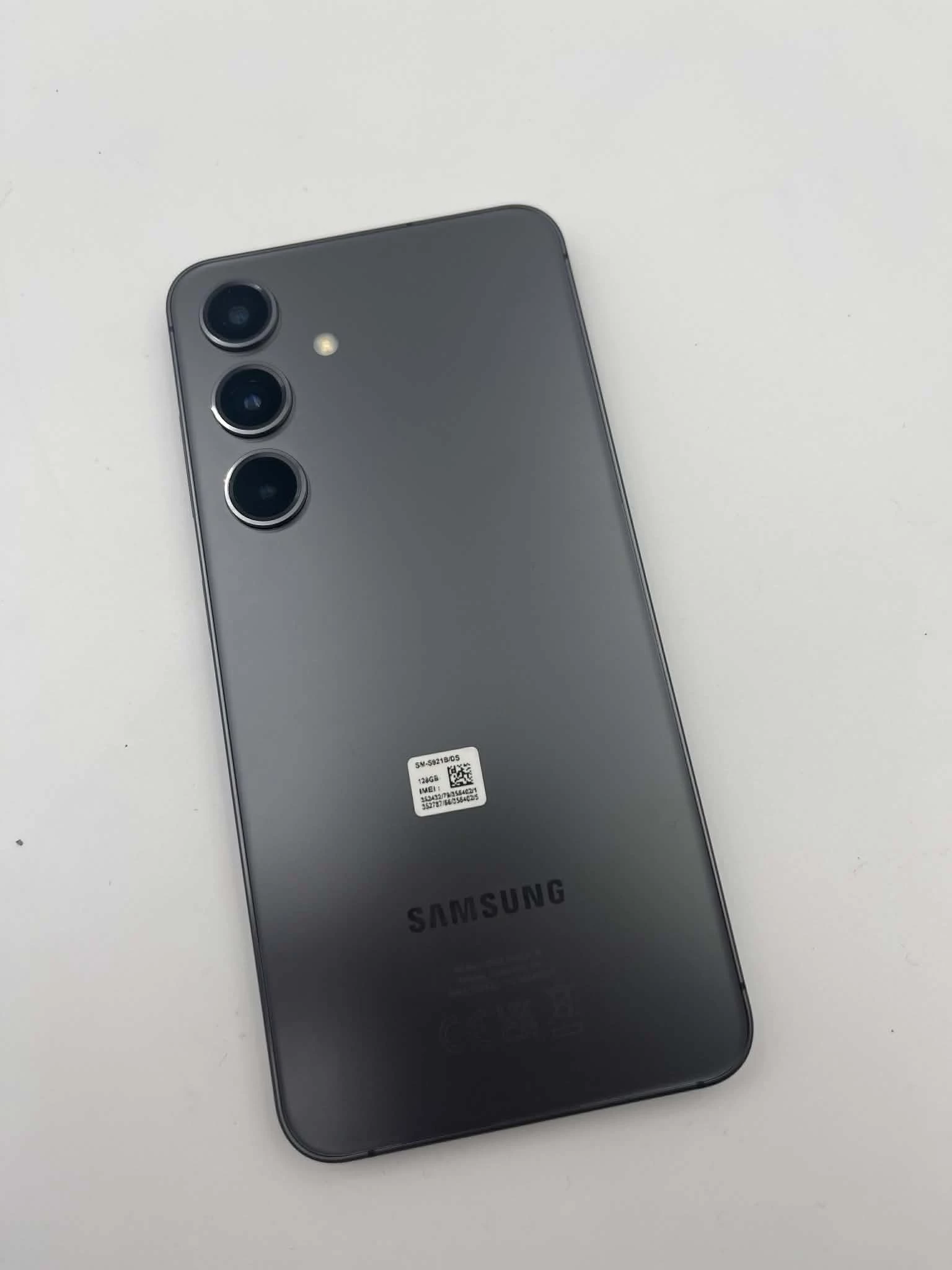 telefon-samsung-galaxy-s24-8128-kod-producenta-sm-s921bzadeue