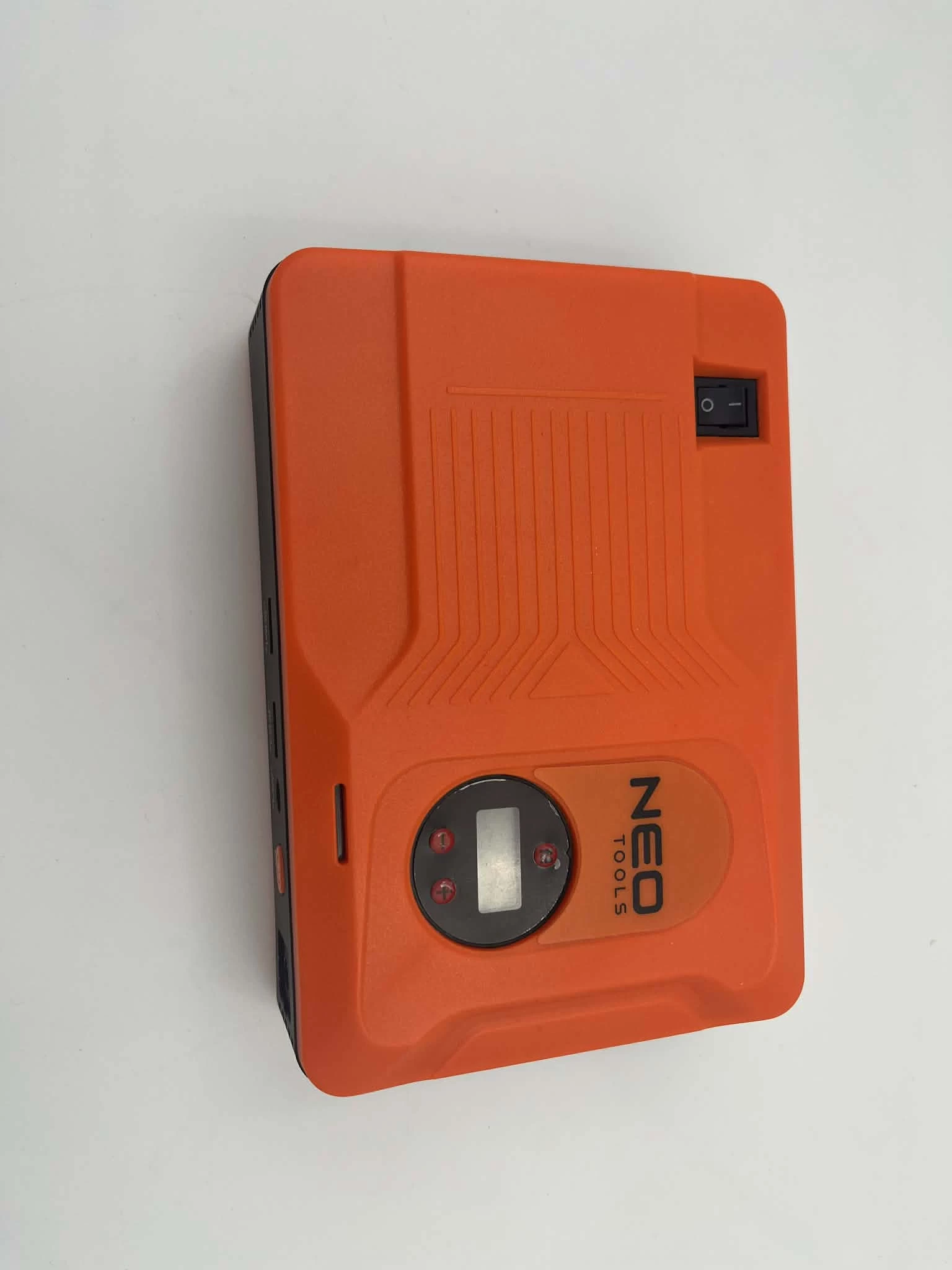 urzadzenie-rozruchowe-jumpstarter-4w1-11-997-neo-tools-model-11-997