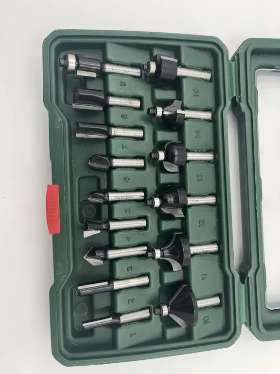 bosch-zestaw-15-frezow-frezy-frez-do-drewna-8-mm-stan-11323-2
