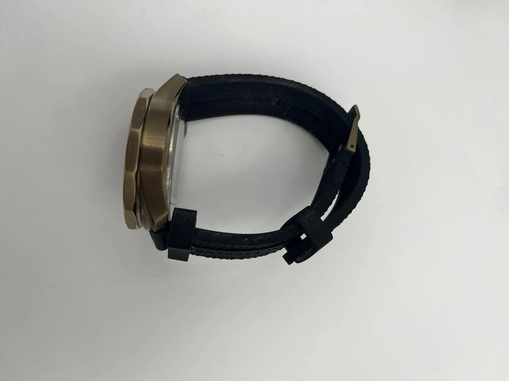 zegarek-armani-exchange-ax1954-ksztalt-koperty-129223-2