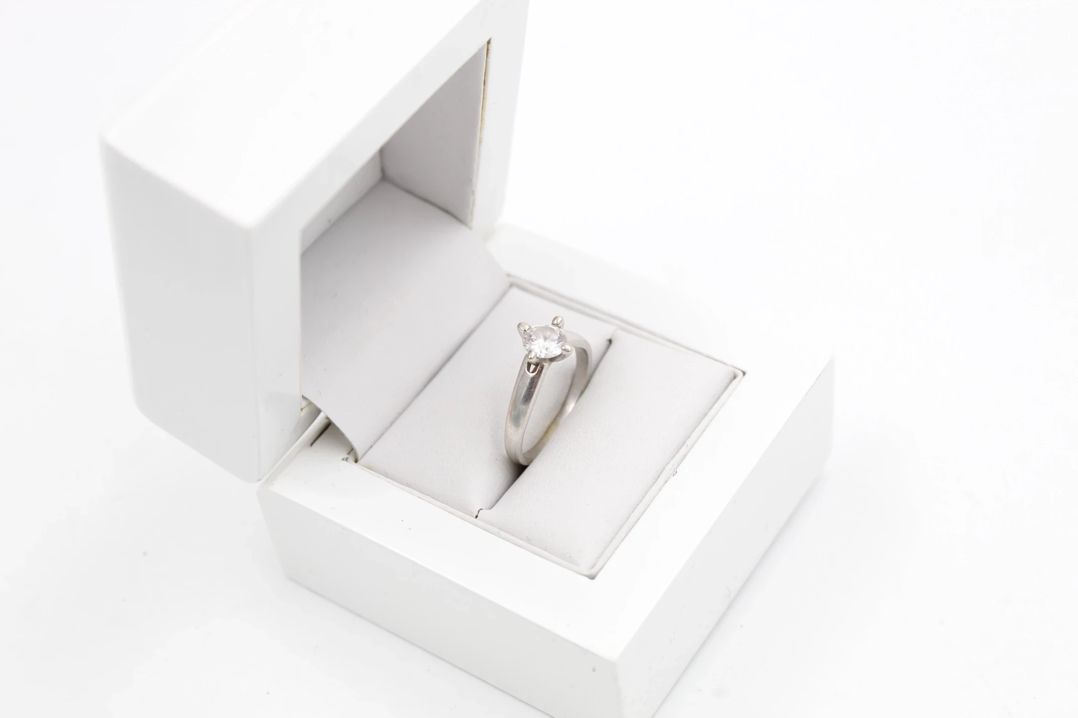 sliczny-zloty-pierscionek-585-biale-zloto-r14-rodzaj-2205-2