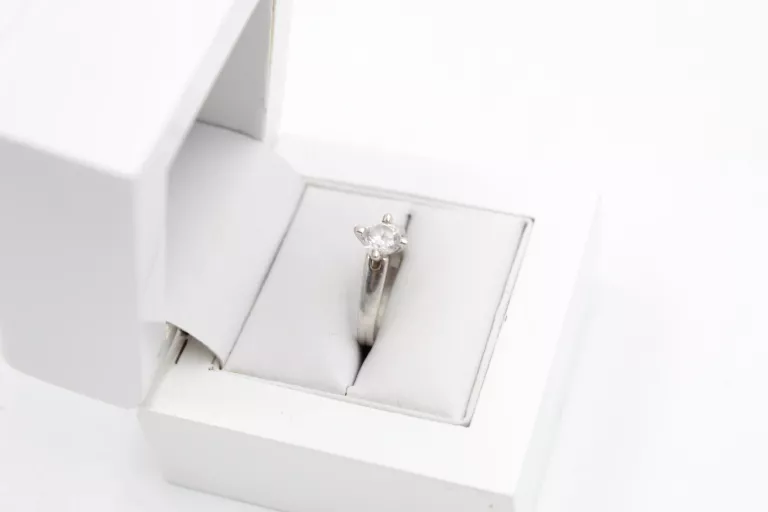 sliczny-zloty-pierscionek-585-biale-zloto-r14-kamien-17088-524288
