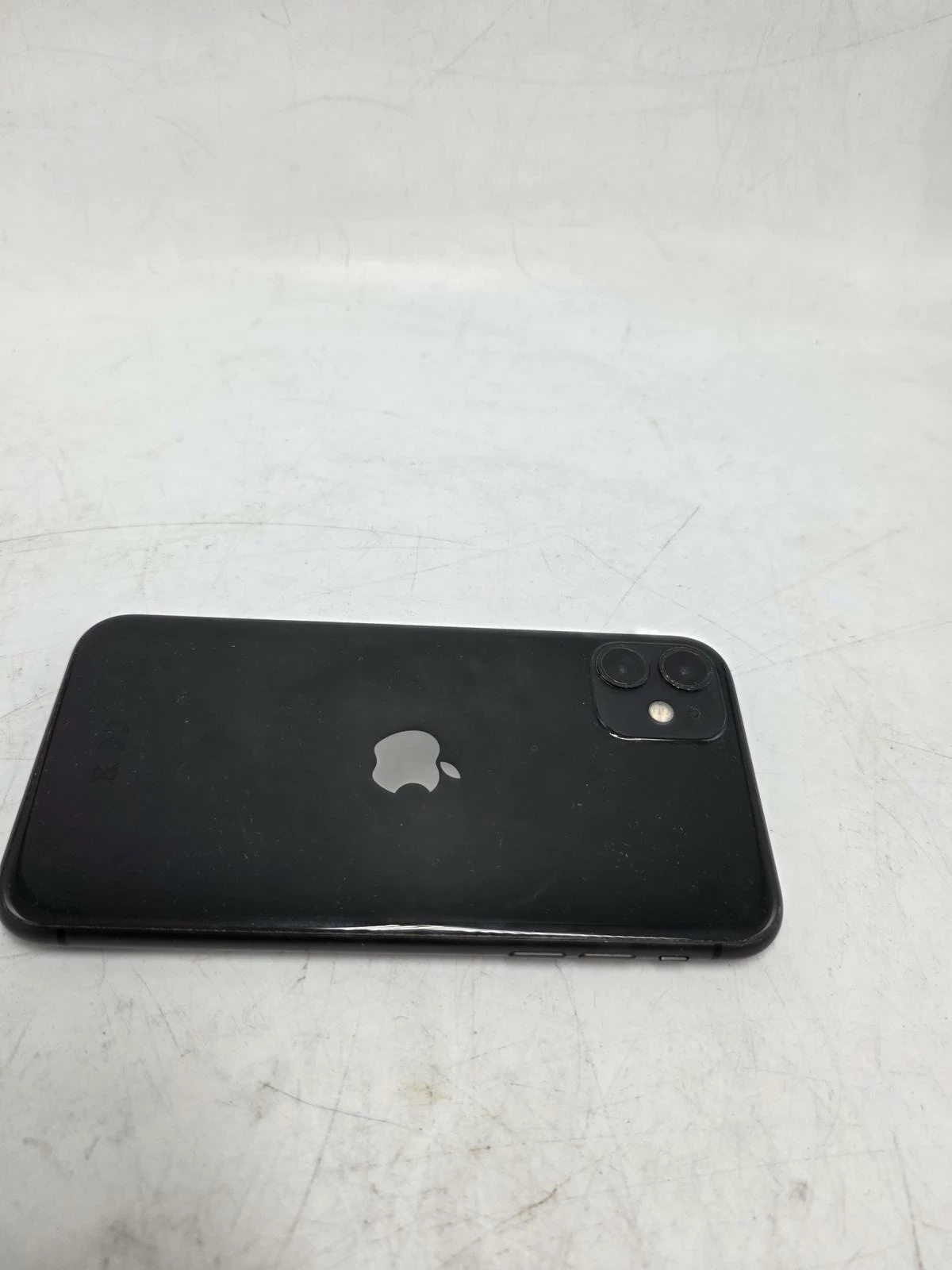 telefon-apple-iphone-11-464-gb-bat-serwis-76-przekatna-ekranu-610