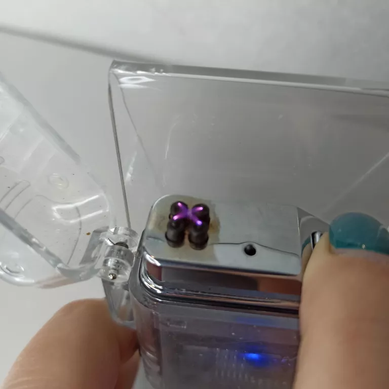 ZAPALNICZKA PLAZMOWA BADGER OUTDOOR Z LATARKĄ