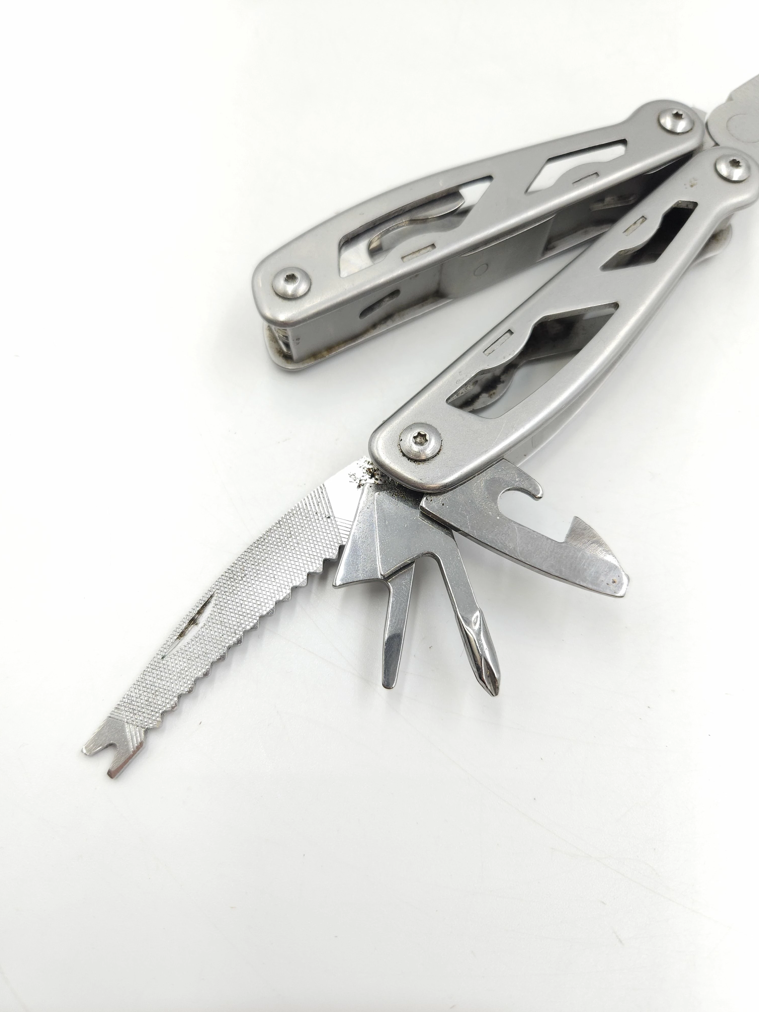 narzedzie-wielofunkcyjne-12w1-multi-tool-stanley-model-nie-dotyczy