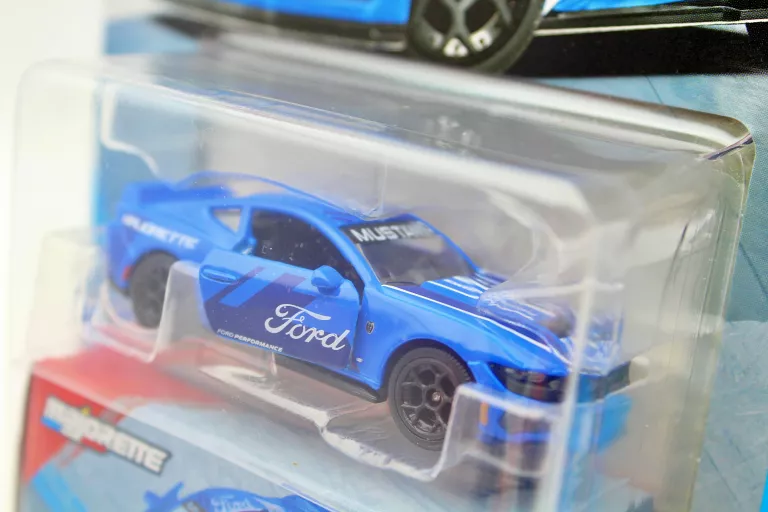 model-auta-majorette-showroom-ford-mustang-dark-horse-stan-11323-2