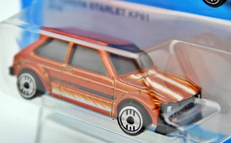 AUTKO HOT WHEELS ULTRA HOTS '81 TOYOTA STARLET KP61 7/8 2025 HDG52