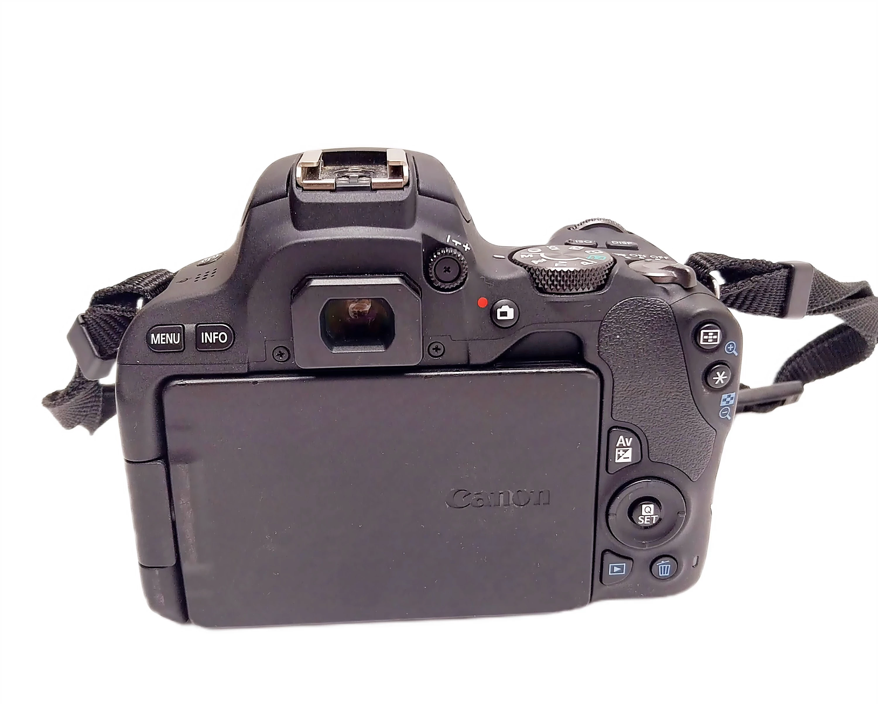 canon-eos-200d-obiektyw-18-55mm-przebieg-3742-przekatna-ekranu-300