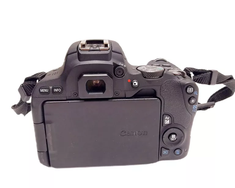 canon-eos-200d-obiektyw-18-55mm-przebieg-3742-przekatna-ekranu-300