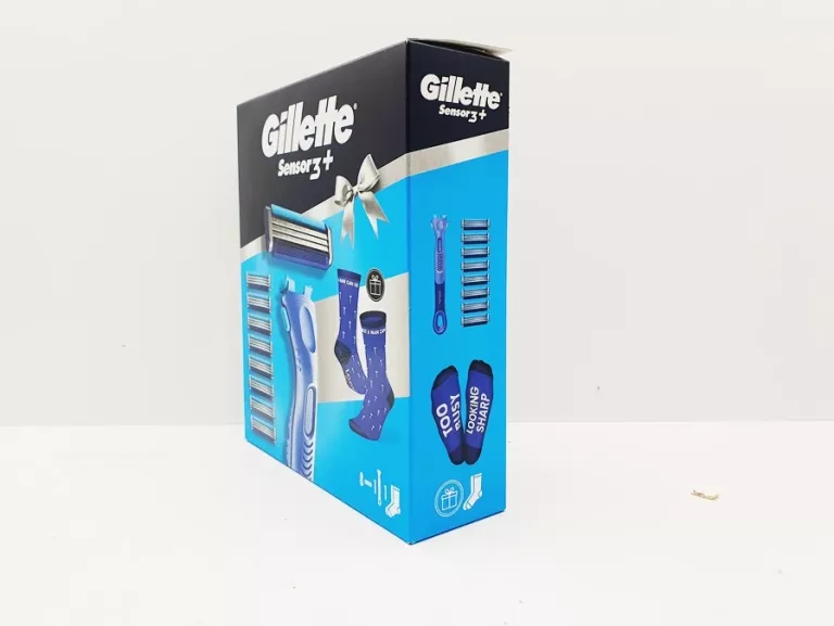 ZESTAW PREZENTOWY MASZYNKA GILLETTE SENSOR+ 8 WKŁADÓW + SKARPETKI