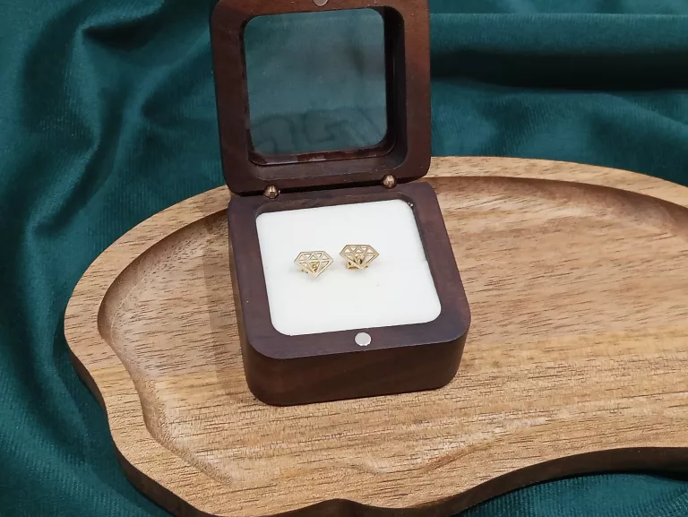 ZŁOTE KOLCZYKI W KSZTAŁCIE DIAMENTU 585 - 0,78G.