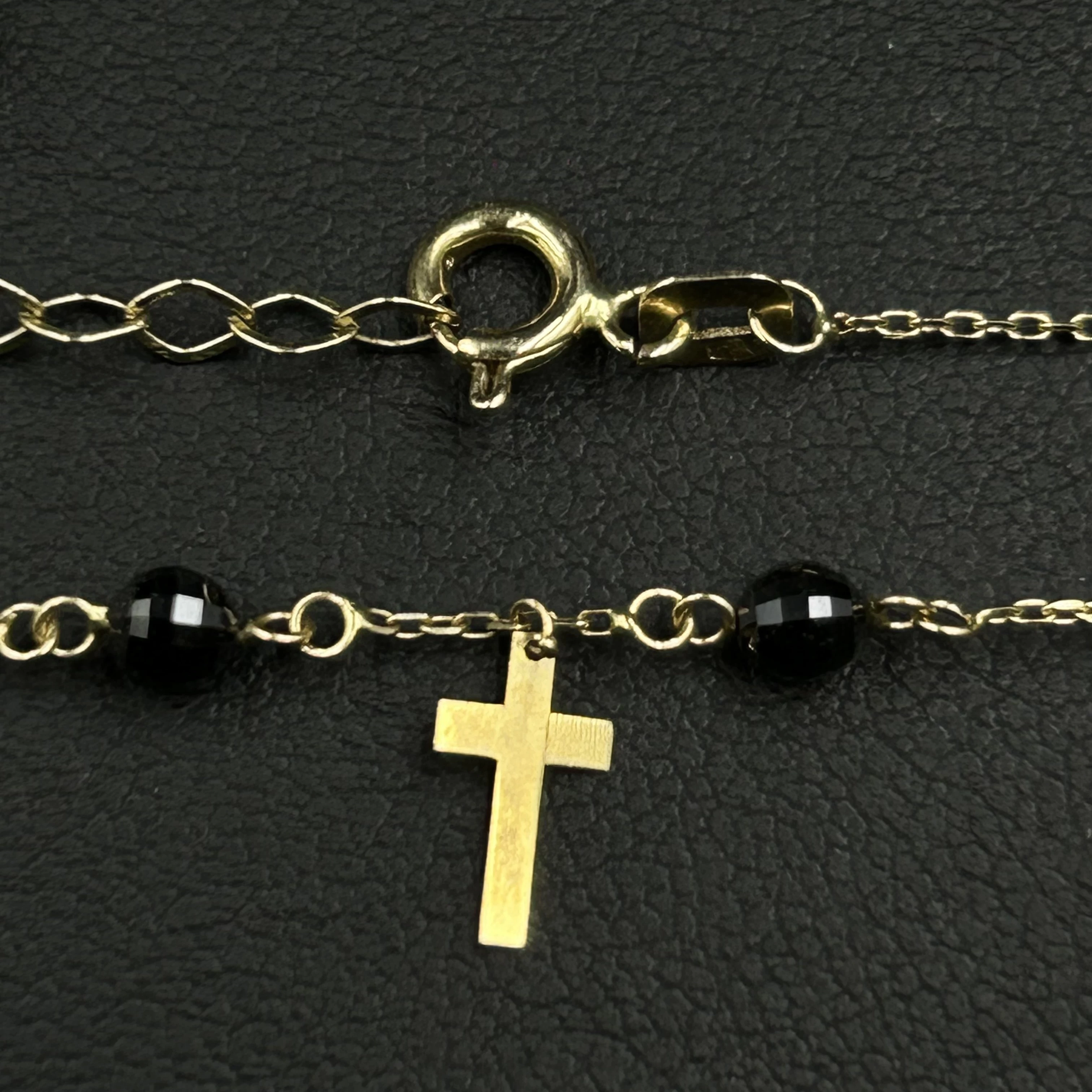 zlota-celebrytka-z-czarnymi-koralikami-i-krzyzykami-58514k238-g43-cm-splot-2208-9