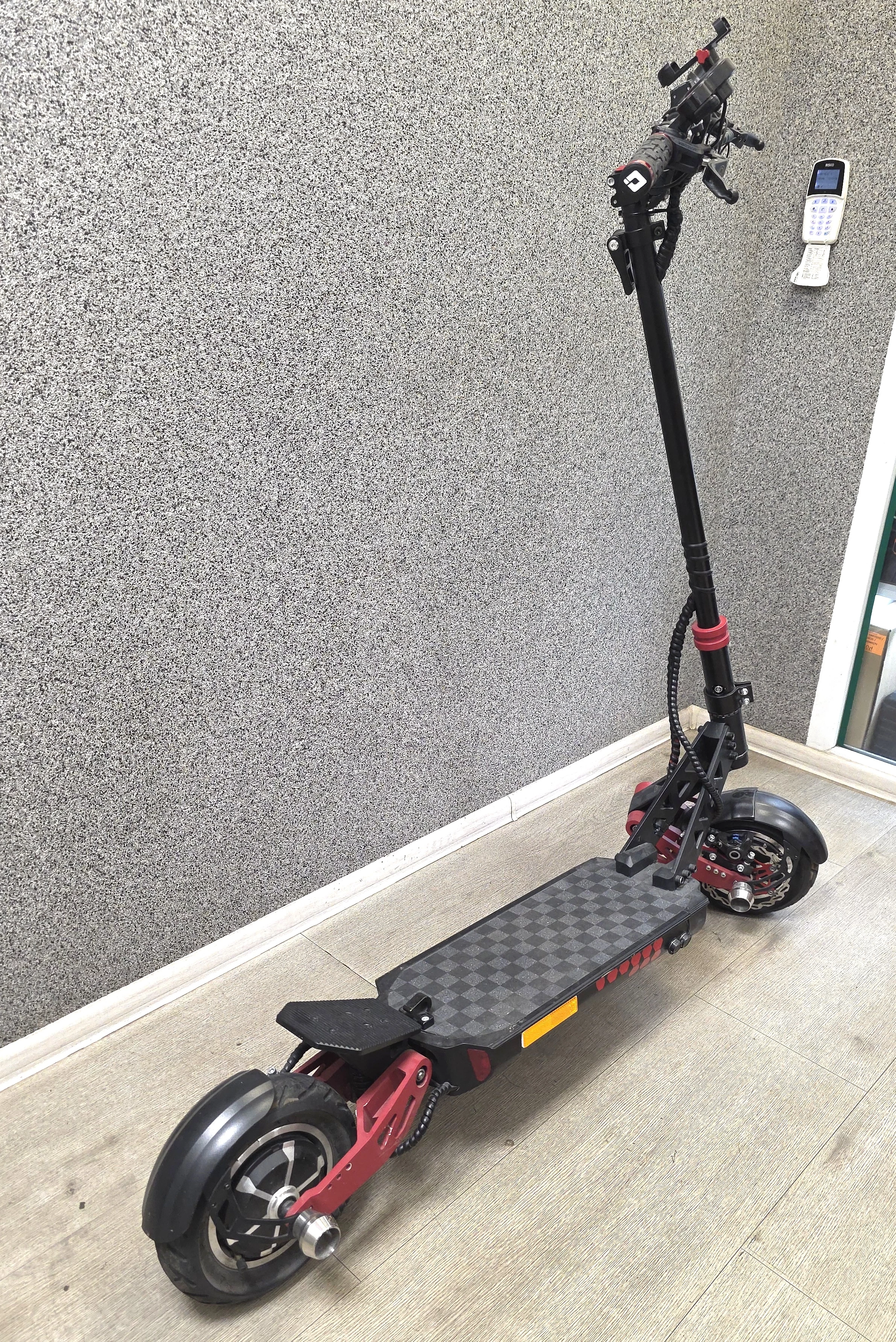 hulajnoga-elektryczna-motus-10-sport-pro-2021-rok-uszkodzona-model-pro-10-sport