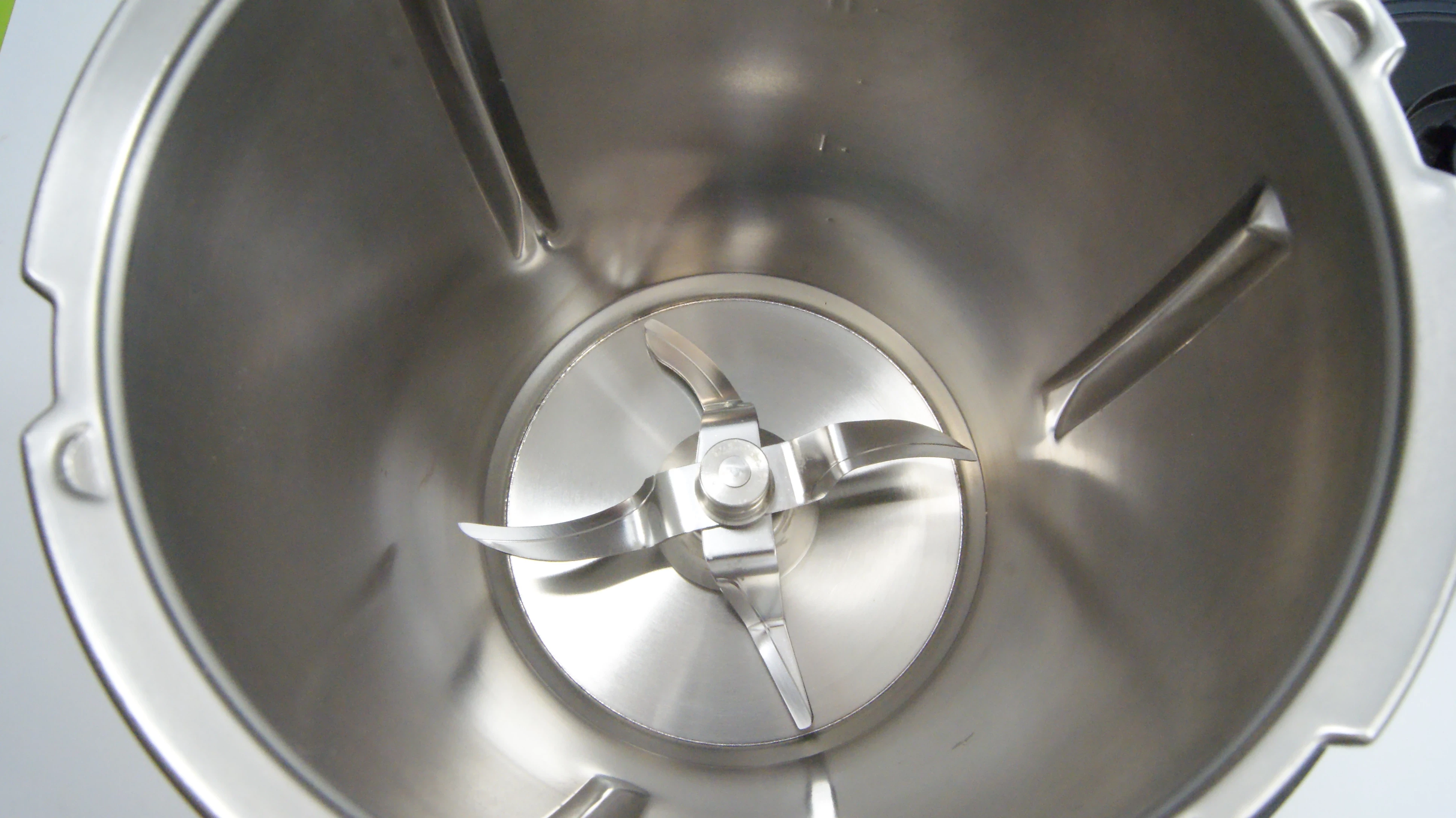 robot-kuchenny-vorwerk-thermomix-tm7-igla-folia-czarny-2000w-akcesoria-moc-nominalna-200000