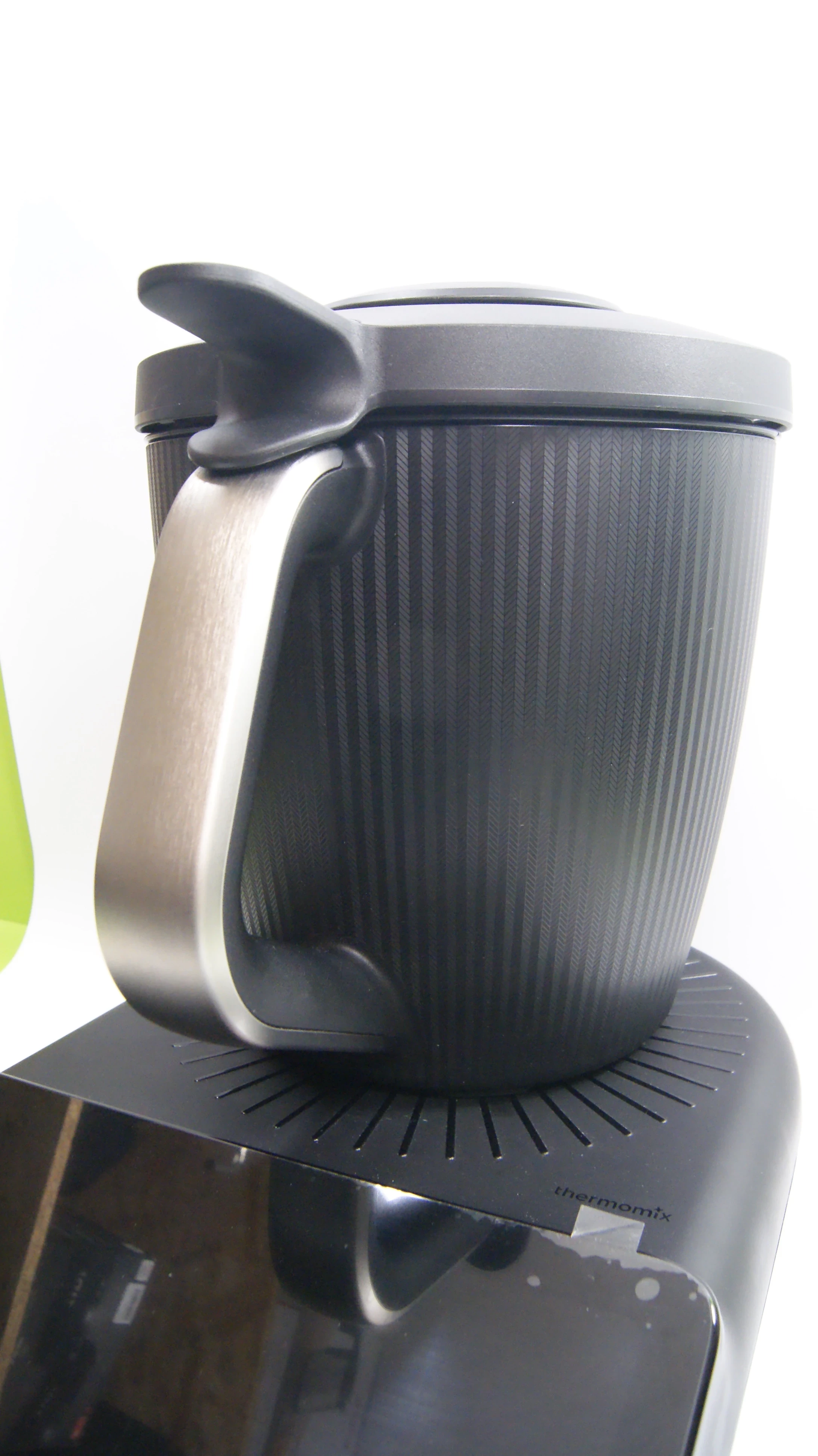 robot-kuchenny-vorwerk-thermomix-tm7-igla-folia-czarny-2000w-akcesoria-pojemnosc-misy-roboczej-220