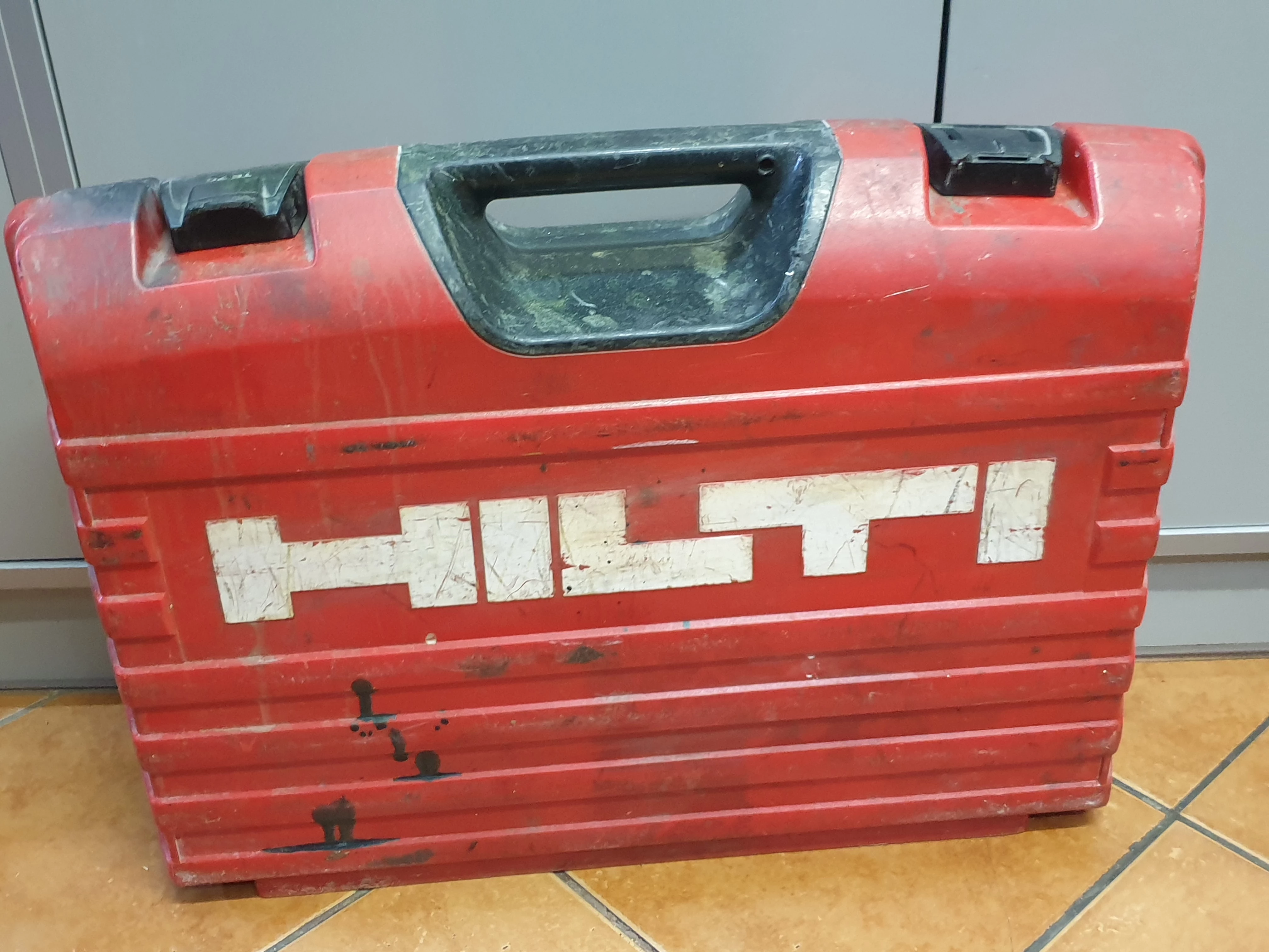 mlot-hilti-te-70-walizka-waga-urzadzenia-89