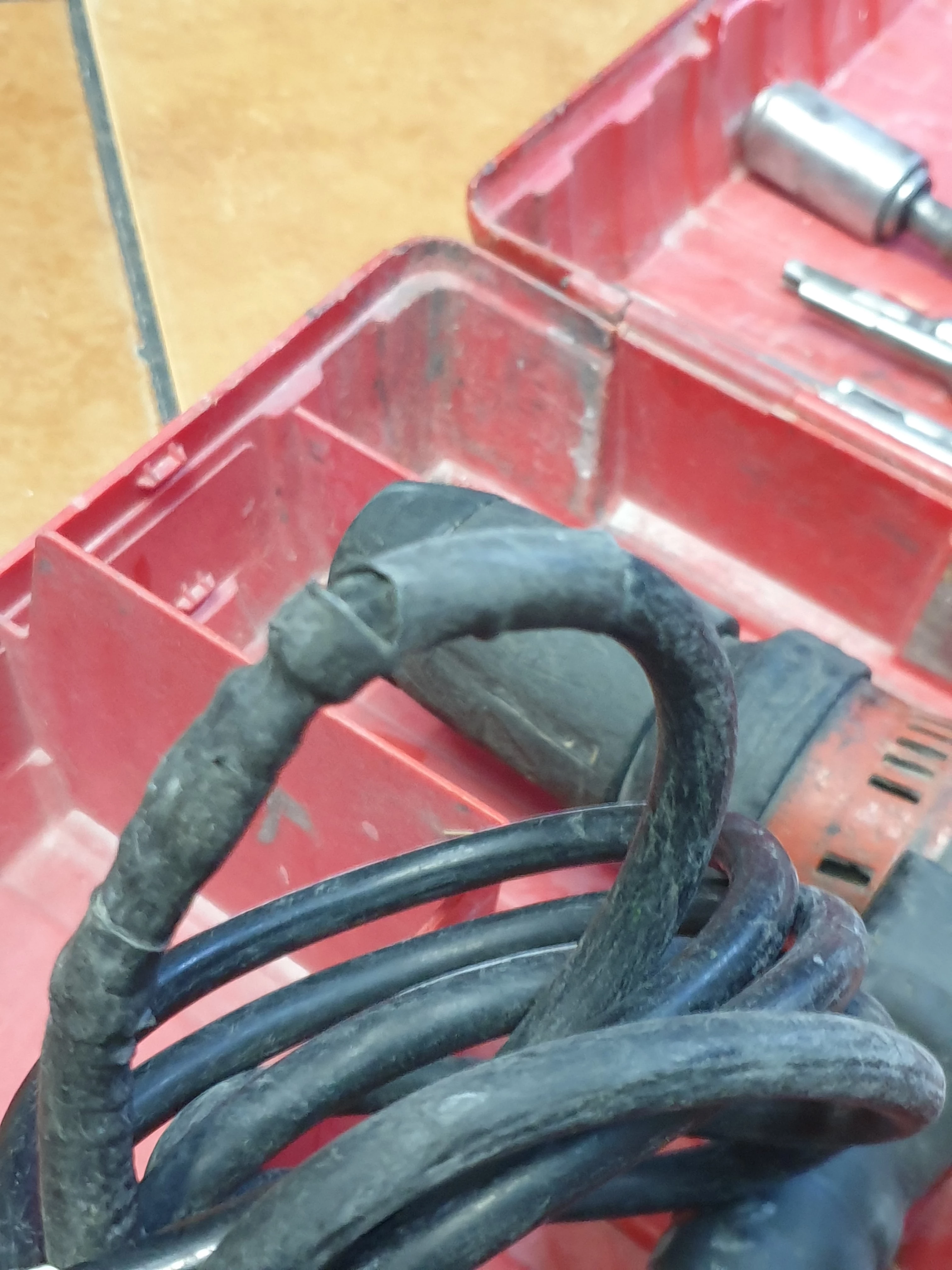 mlot-hilti-te-70-walizka-maksymalna-moc-200000