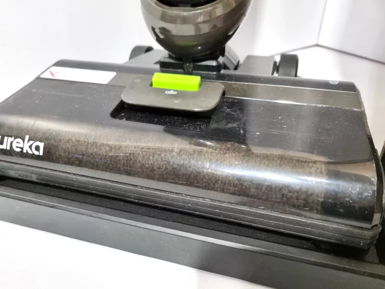 ODKURZACZ MYJĄCY PIONOWY EUREKA NEW400