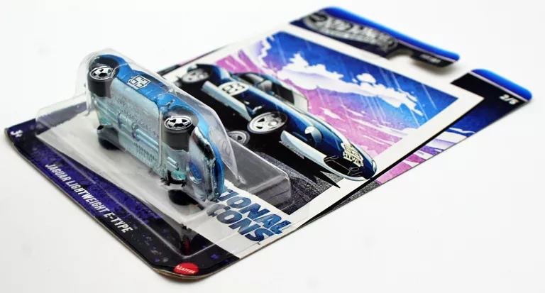 autko-hot-wheels-silver-series-jaguar-lightweight-e-type-25-hrt81-bohater-bajka-127768-72