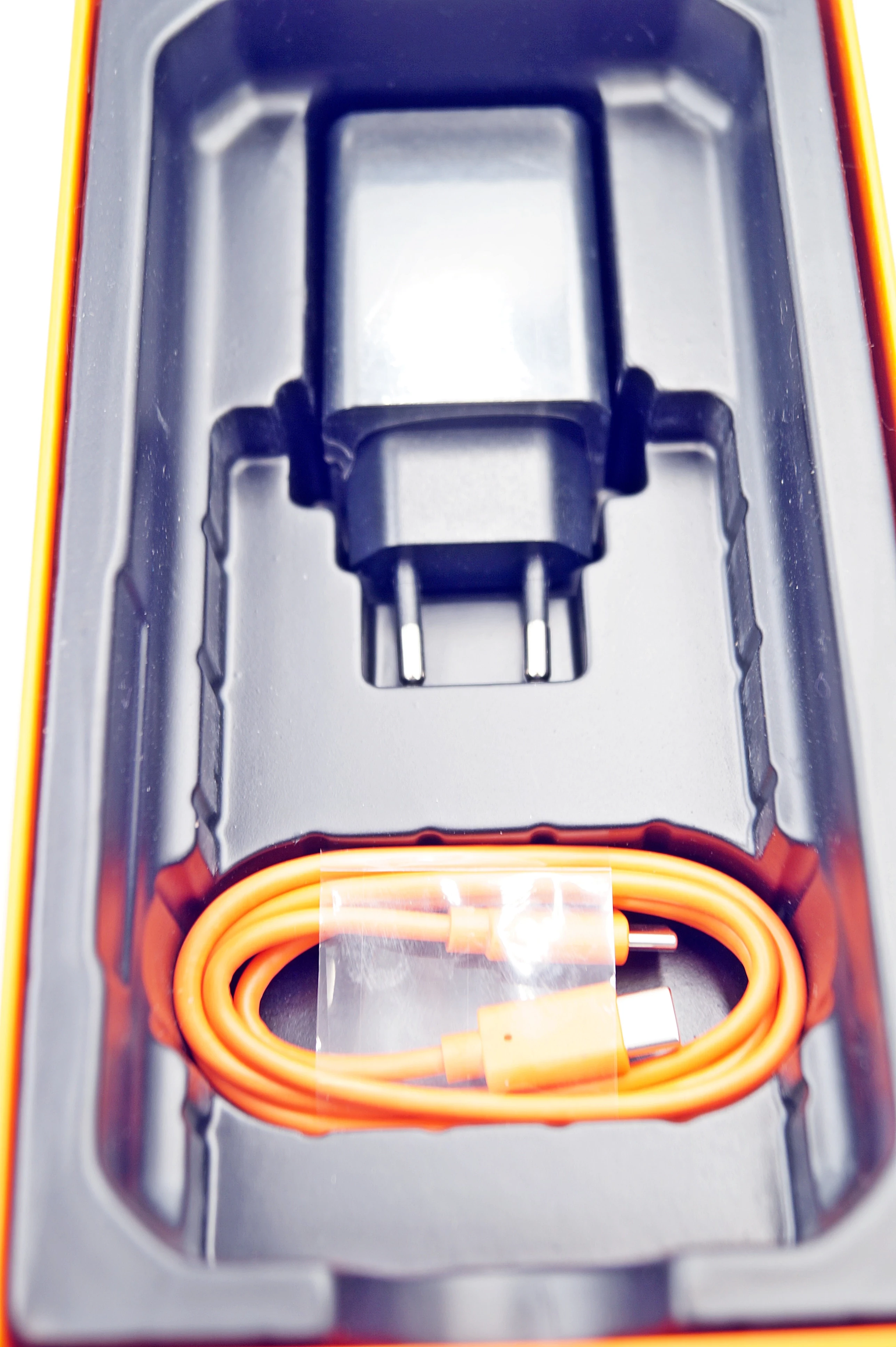 smartfon-oukitel-wp28e-464gb-wysmienity-pojemnosc-akumulatora-10600