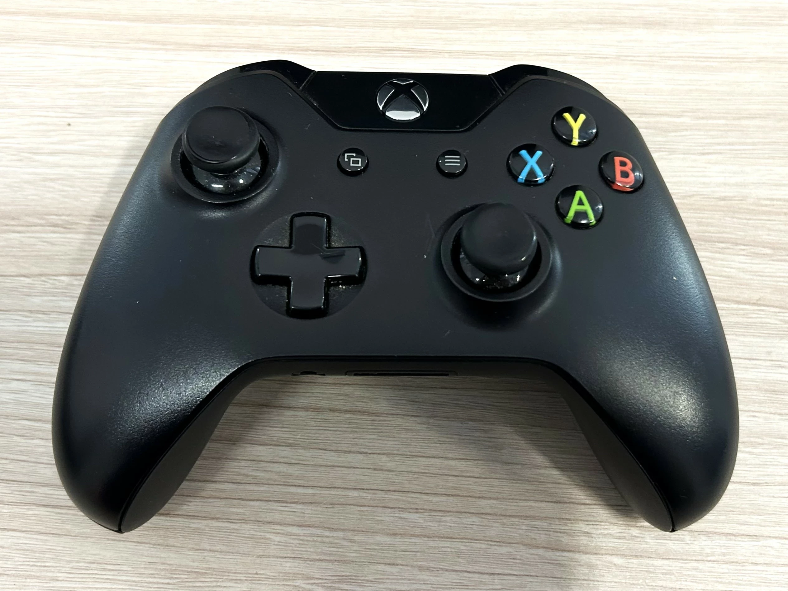 konsola-xbox-one-1540-500gb-dysk-wbudowana-pamiec-5179-51