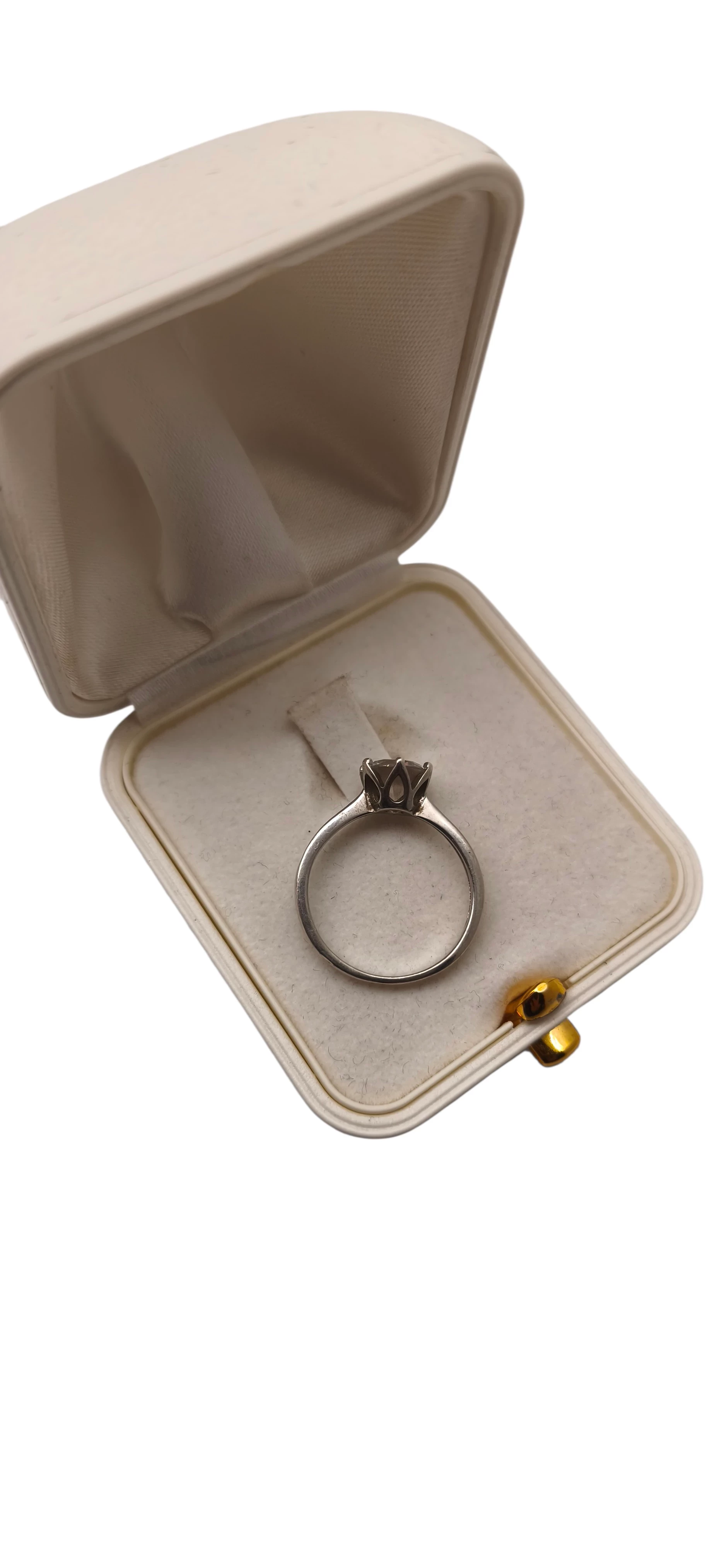 srebrny-pierscionek-z-cyrkoniami-material-15835-4