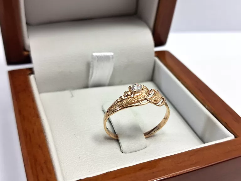 ŚLICZNY ZŁOTY PIERŚCIONEK CYRKONIA P583 R14 1,11G