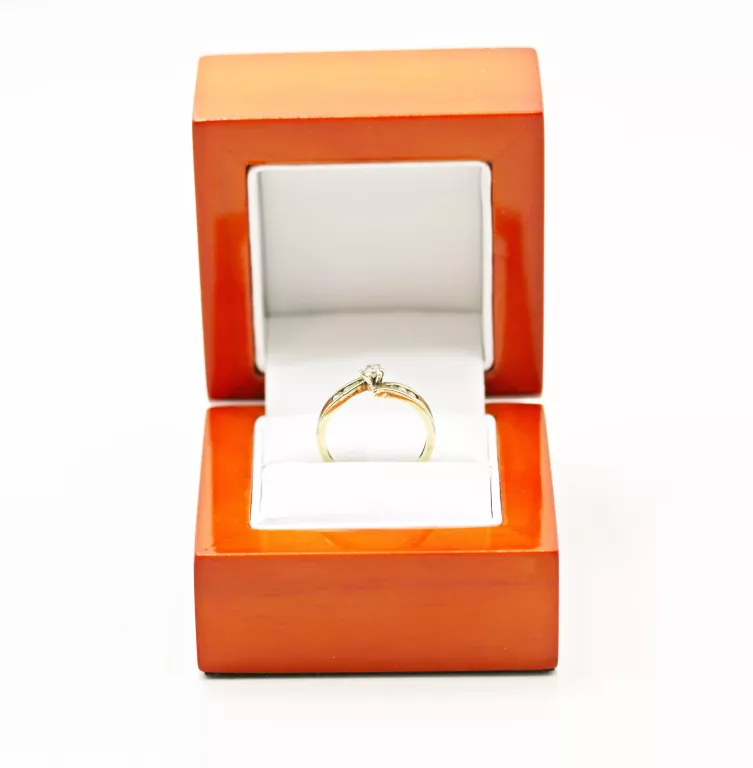 ZŁOTY PIERSCIONEK CYRKONIA P: 333 R: 13 W: 2,07G.