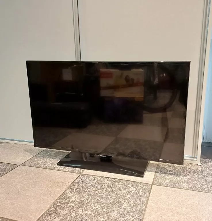 TELEWIZOR  SAMSUNGUE42F5000AW PILOT