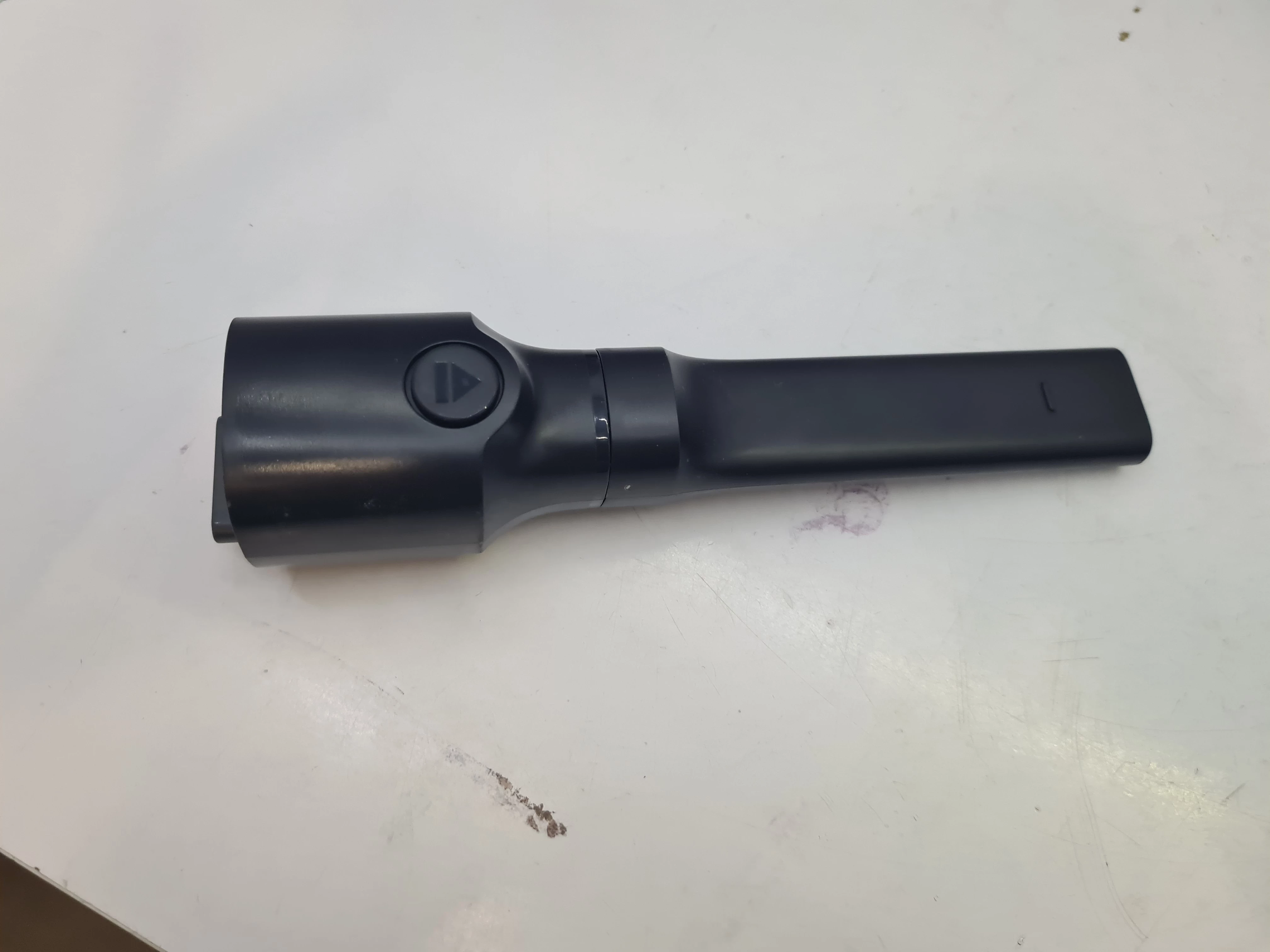 odkurzacz-pionowy-electrolux-ep71u142xn-stan-11323-2