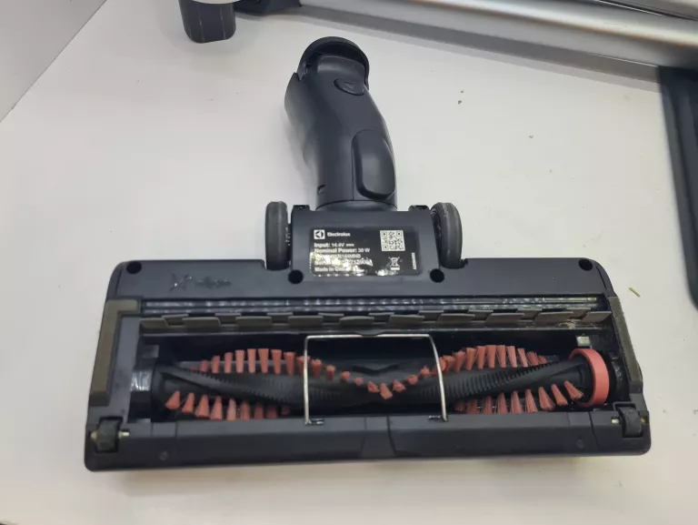 odkurzacz-pionowy-electrolux-ep71u142xn-moc-10000