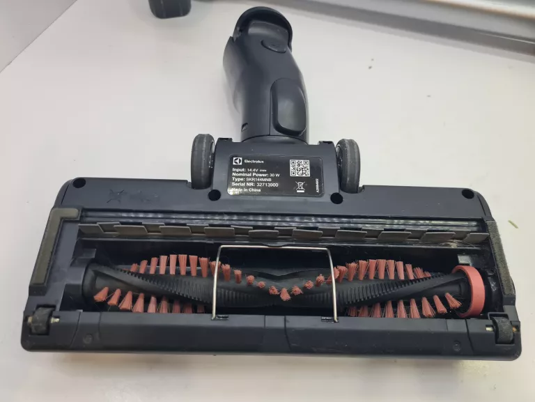 ODKURZACZ PIONOWY ELECTROLUX EP71U142XN