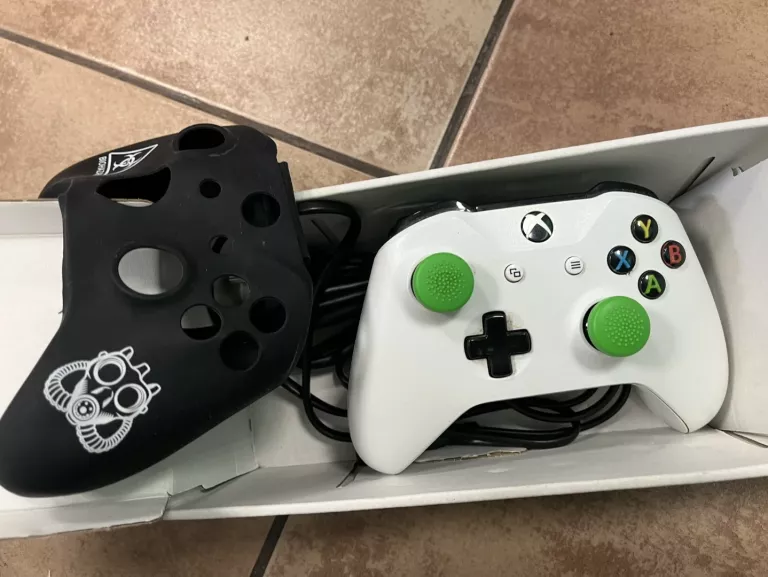 konsola-xbox-one-all-digital-pad-pudelko-stan-11323-2