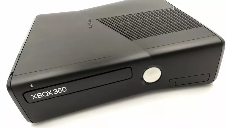 KONSOLA XBOX 360 S 250GB + PAD + KINECT + GRY