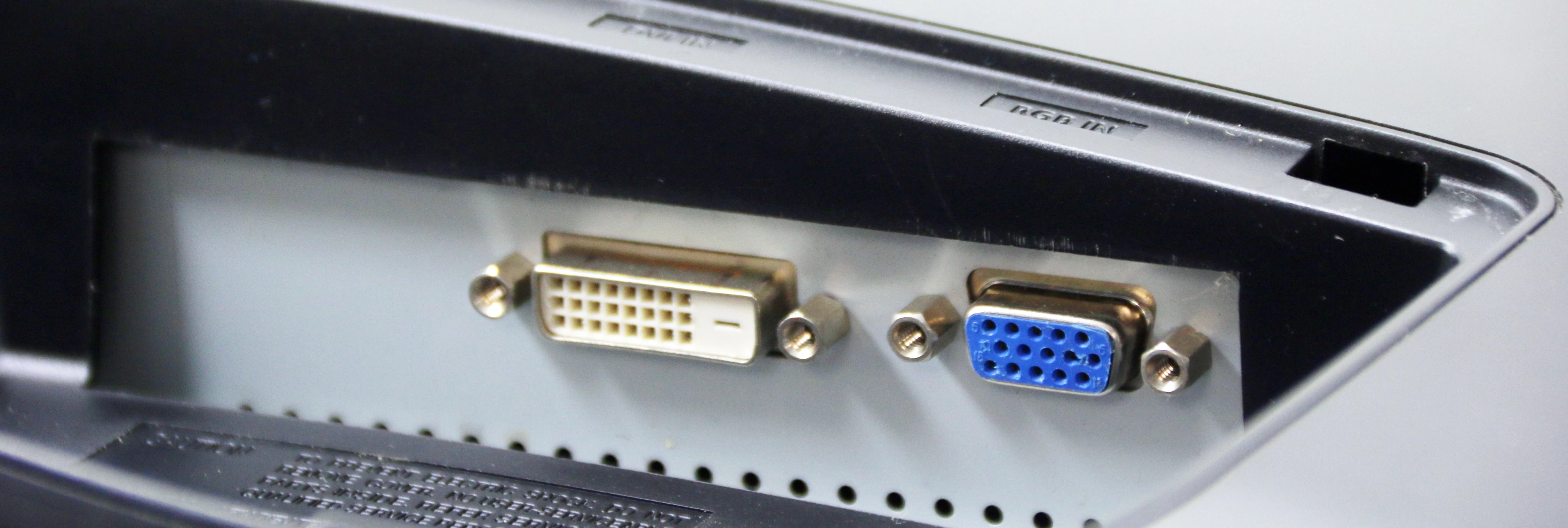 monitor-samsung-t220-22-1680x1050px-1610-vgadvi-kod-producenta-ls22twhsuven